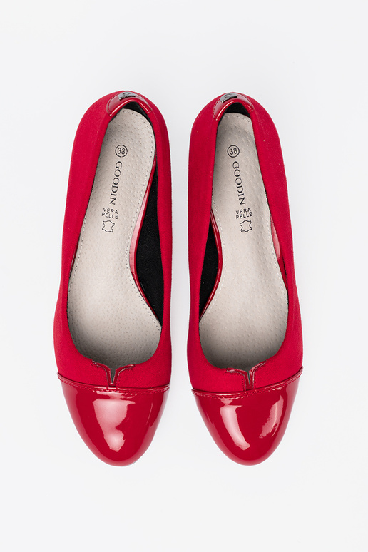 sarkanas krāsas puszābaki z lakieroInanym noskiem