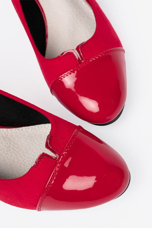 sarkanas krāsas puszābaki z lakieroInanym noskiem