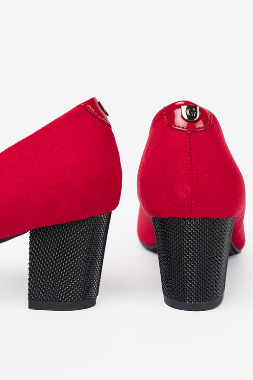 sarkanas krāsas puszābaki z lakieroInanym noskiem