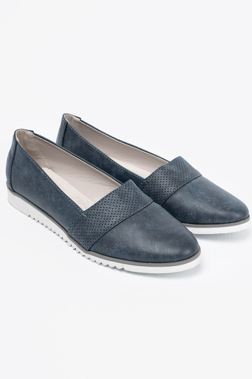 tumši zilas krāsas mokasīni uz baltas zoles