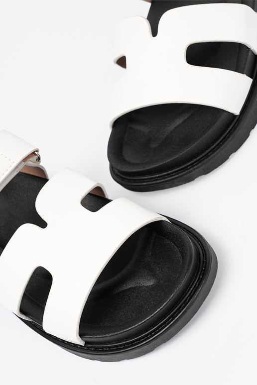 KomfortoIne balta krāsa čības ar platformu