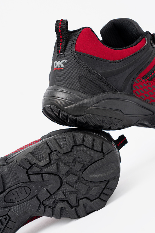 Sarkani trekking zābaki uz bieziem platformas Sarkani trekking zābaki uz bieziem platformas