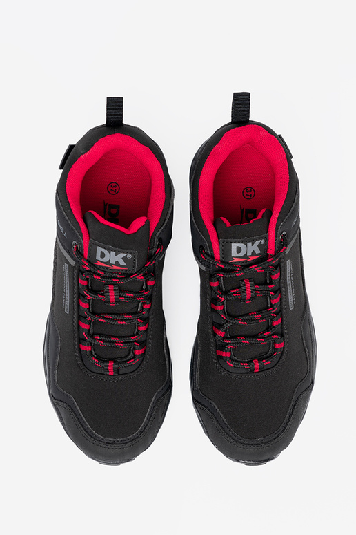 Melni ūdensnecaurlaidīgi trekking zābaki ar sarkaniem akcentiem