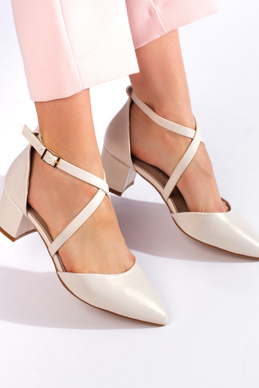 baltas krāsas puszābaki Sergio Leone