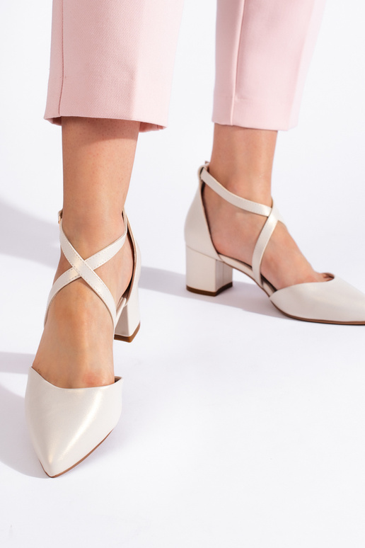 baltas krāsas puszābaki Sergio Leone