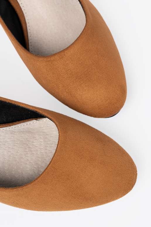 zamšādas puszābaki uz augstpapēžu kurpēm karmel