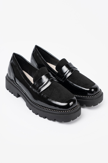 Laque mokasīni ar kniedēm