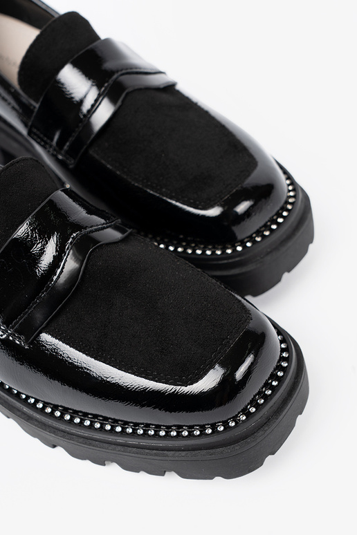 Laque mokasīni ar kniedēm