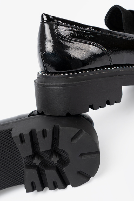 Laque mokasīni ar kniedēm