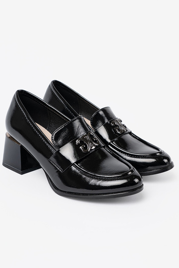 Laque kurpes ze Sudrabsm zdobieniem