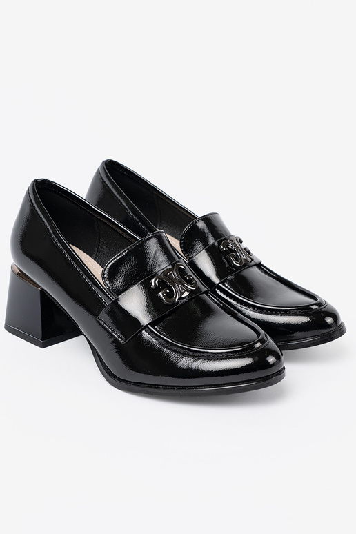 Laque kurpes ze Sudrabsm zdobieniem