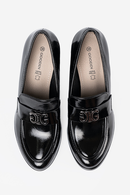 Laque kurpes ze Sudrabsm zdobieniem