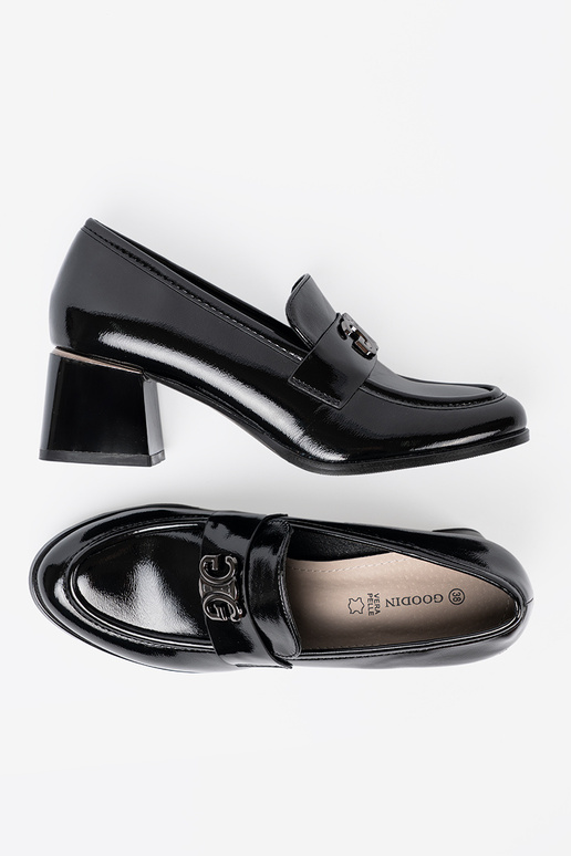 Laque kurpes ze Sudrabsm zdobieniem