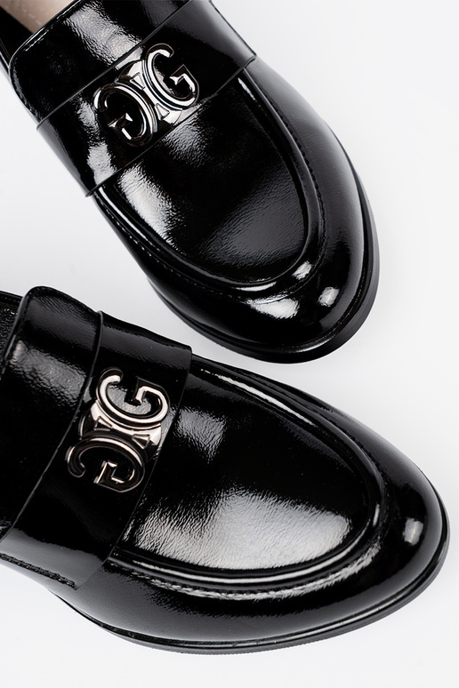 Laque kurpes ze Sudrabsm zdobieniem