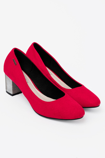 sarkanas krāsas puszābaki na Sudrabsm słupku