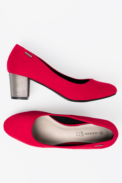 sarkanas krāsas puszābaki na Sudrabsm słupku