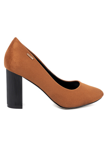 brūnas krāsas puszābaki uz melna staba 2