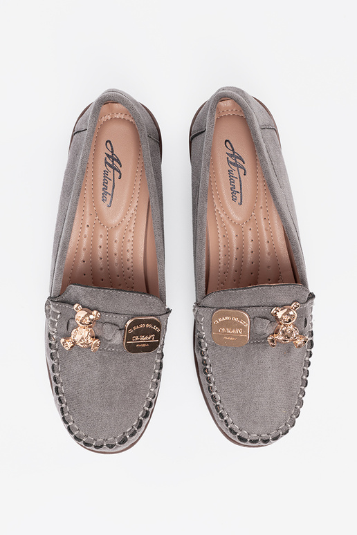 Pelēkas krāsas kurpes ar zelta detaļām