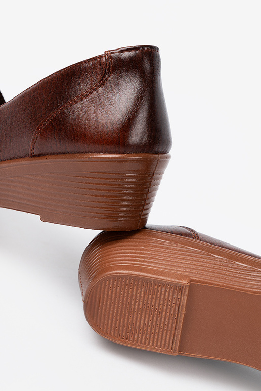 Sieviešu zābaki slip-on z fakturoInanym noskiem