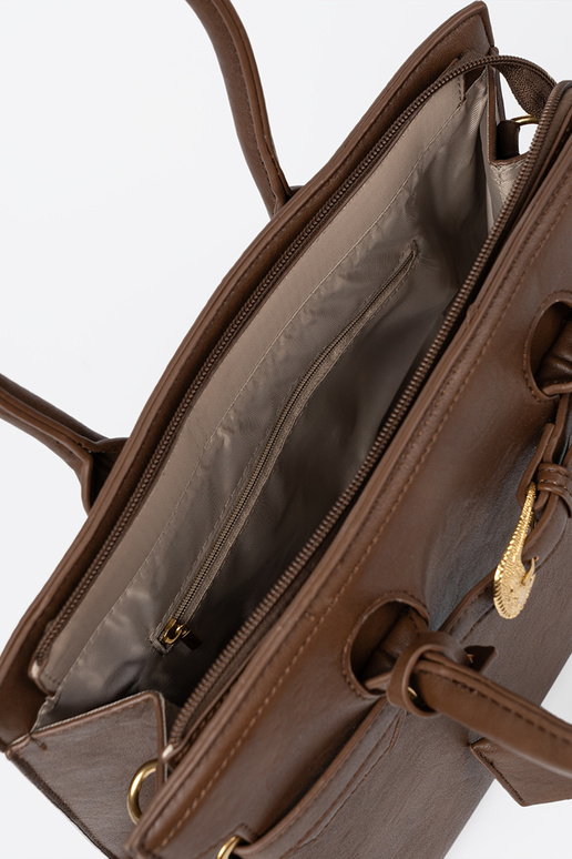 Brūnas krāsas Soma ar dekoratīvu sprādzi In zeltainim kolorze