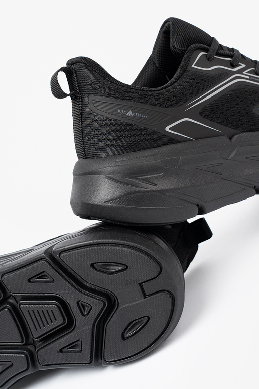 Gaisma sieviešu apavi Melnas krāsas uz biezas zoles McArthur