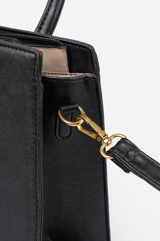 Melnas krāsas Soma ar dekoratīvu sprādzi In zeltainim kolorze