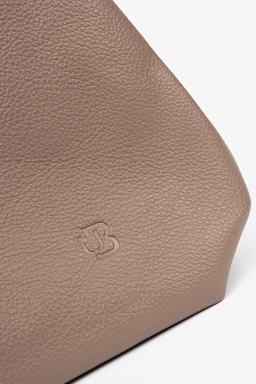 Eleganti tumšsbēšs Soma z kosmetyczką In środku