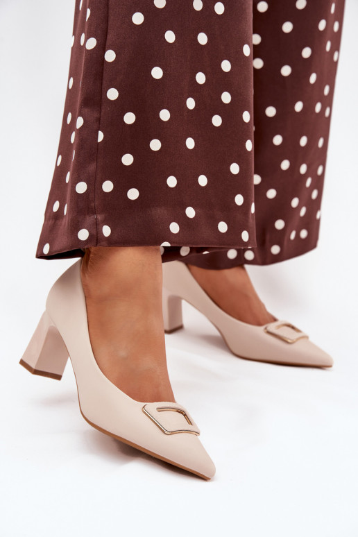 Kurpes ar papēdi dekorēti ar sprādzēm smilšu krāsas Seriva