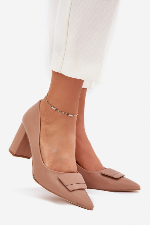 Kurpes ar papēdi ar ornamentiem smilšu krāsas Celira