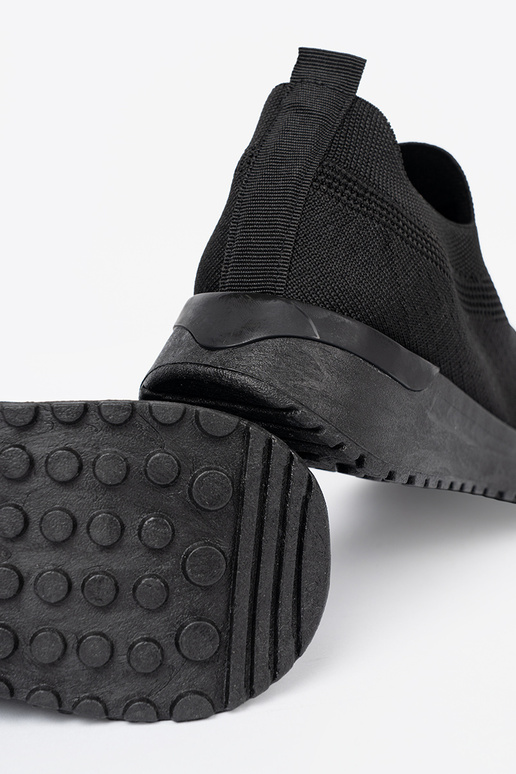 Sporta stila apavi typu slip-on In melna krāsam kolorze