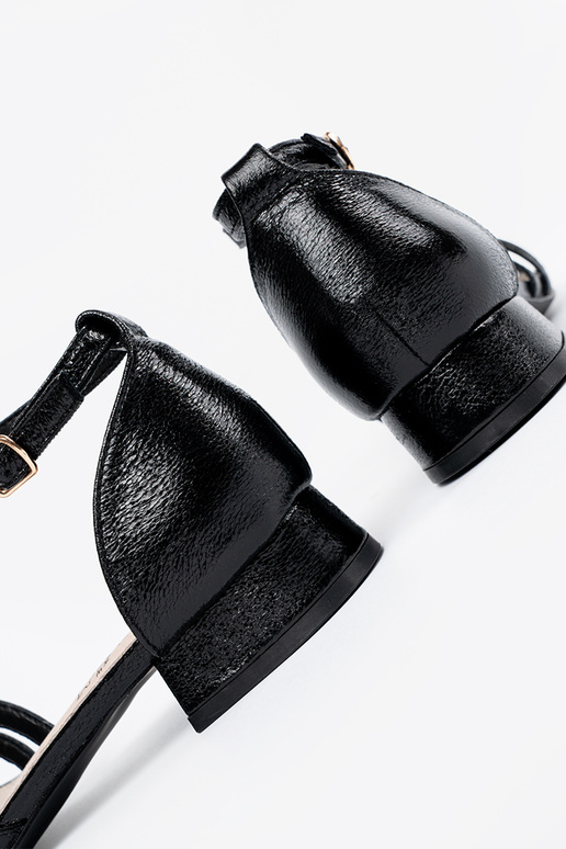 Eleganta stila Melnas krāsas kurpes uz zema papēža