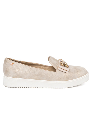 Zelta krāsas mokasīni z biżuteryjnym detalem na przodzie 2