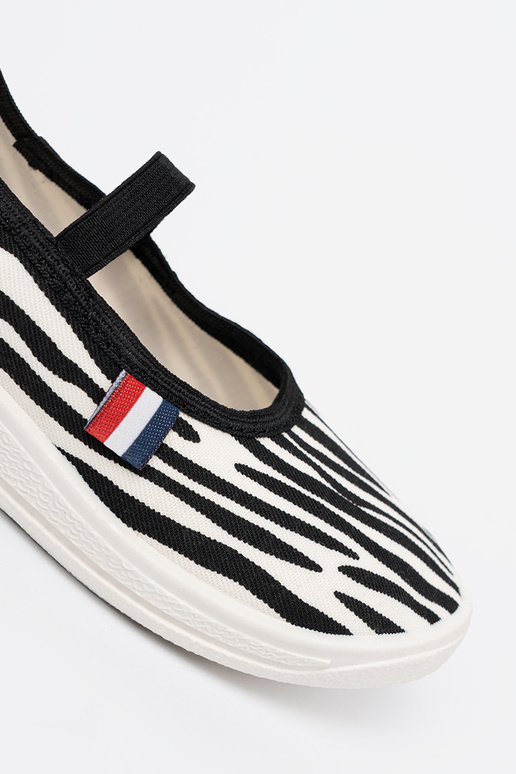 Melnsbalta krāsa gaisma kurpes paslīdēt uz z motyInem zebry