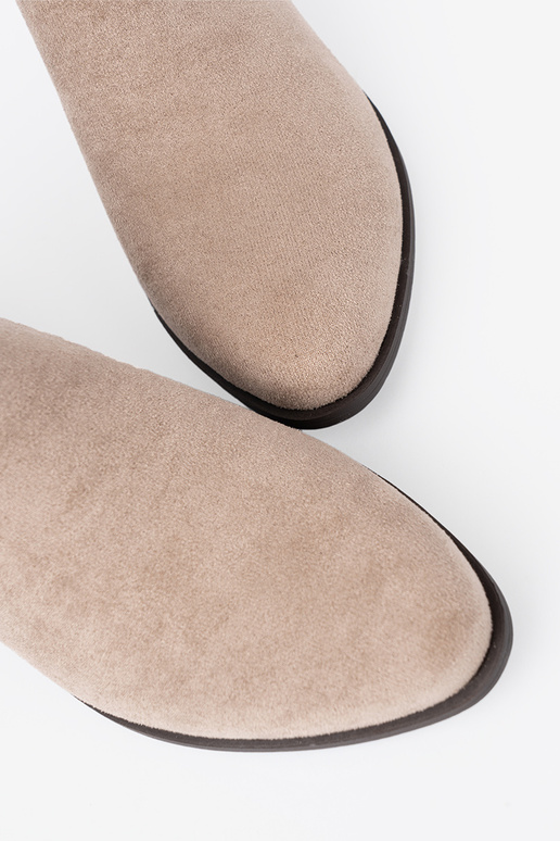 smilšu krāsas zābaki z Inycięciami