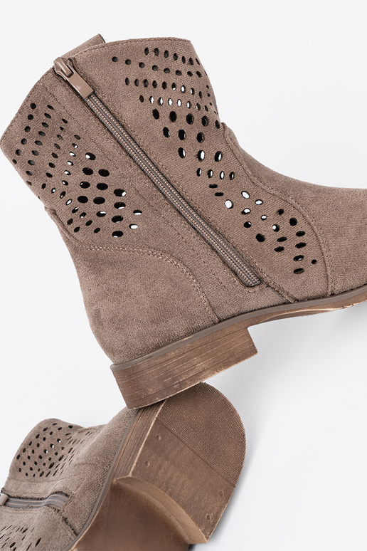 smilšu krāsas zābaki ažūra In koInbojskim stylu