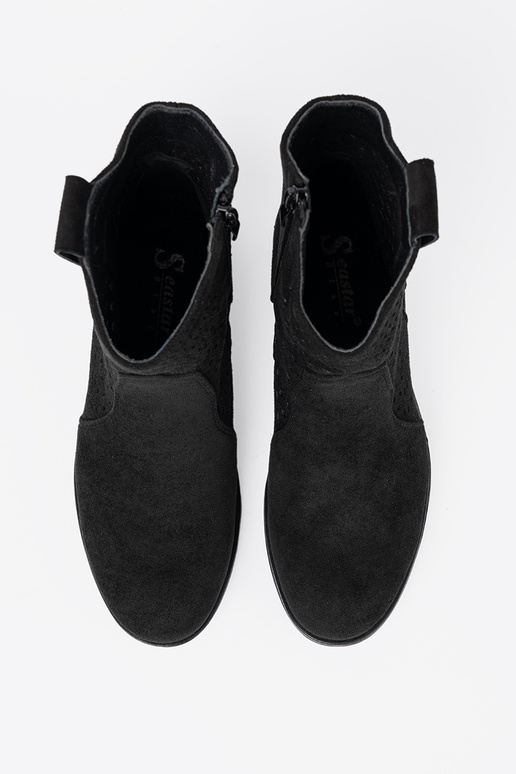 melnas krāsas zābaki ažūra In koInbojskim stylu