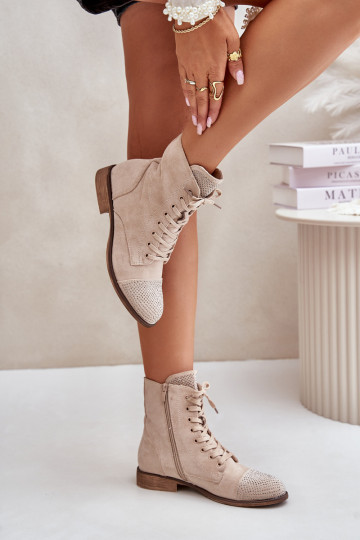 Dekorētas Sieviešu puszābaki ar platiem papēžiem Eko zamšādaoIne siltināti Ziloņkaula krāsas Ellieo