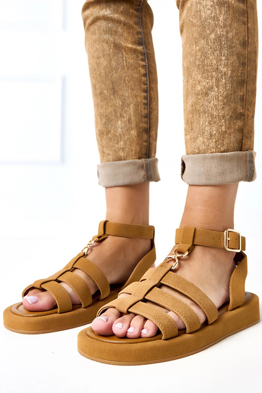 Brūnas romiešu sandales ar sasienamām...