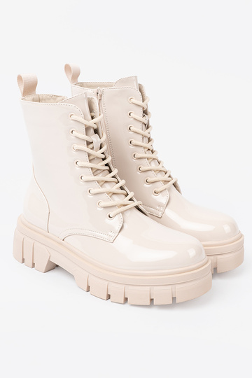 Stilīgs zābaki lakots In odcieniu gaišibēšsm