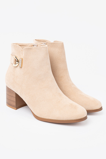 Eleganta stila zābaki In kolorze jasnego beżu