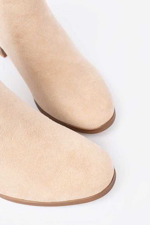 Eleganta stila zābaki In kolorze jasnego beżu