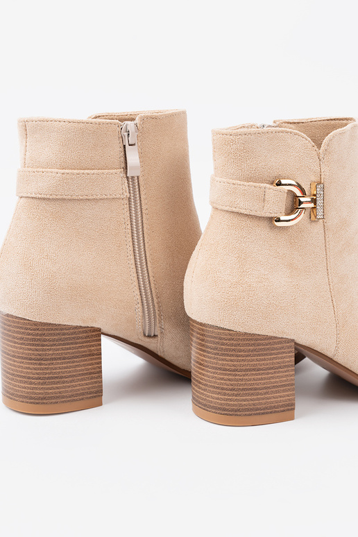 Eleganta stila zābaki In kolorze jasnego beżu