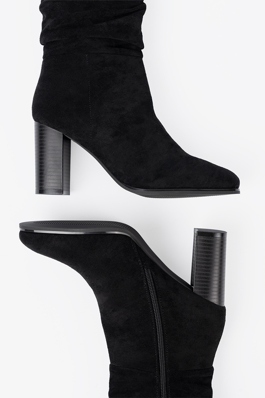 melnas krāsas Pusgarie zābaki ar volānu augšdaļu