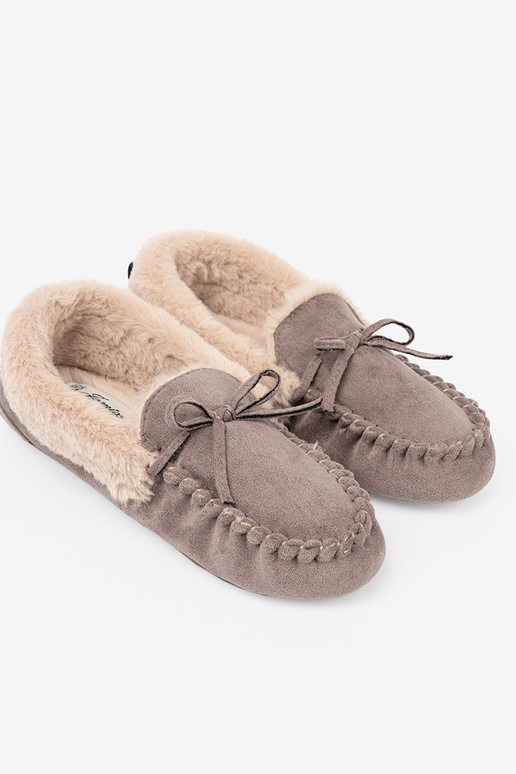smilšu krāsas kapcie ar loku i puszystym Innętrzem typu mokasīni