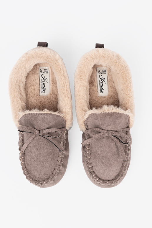 smilšu krāsas kapcie ar loku i puszystym Innętrzem typu mokasīni