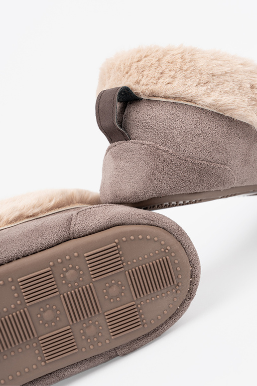 smilšu krāsas kapcie ar loku i puszystym Innętrzem typu mokasīni