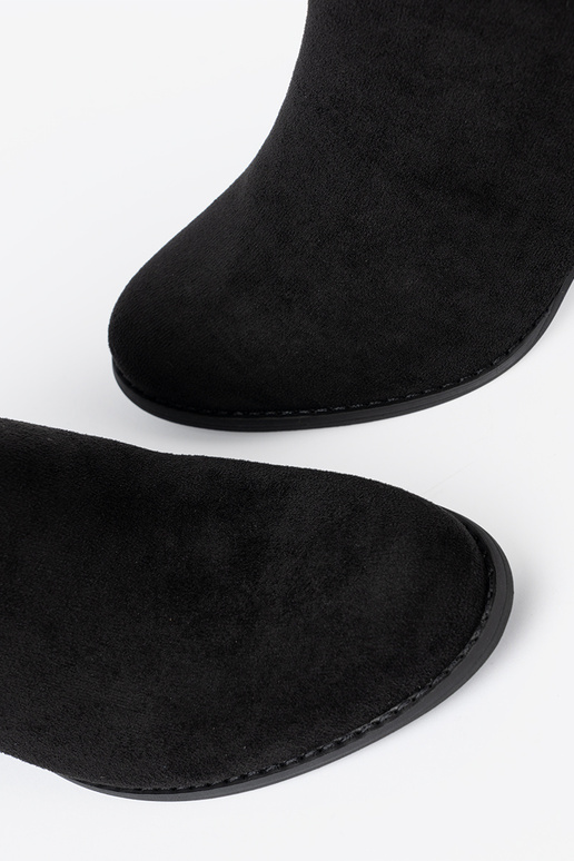 melnas krāsas sieviešu zābaki z elegancką sprzączką