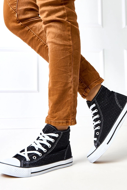 Melni caurumi augsti sporta apavi...