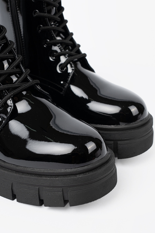 melnas krāsas lakots zābaki na masyInnej podeszInie