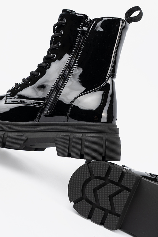 melnas krāsas lakots zābaki na masyInnej podeszInie